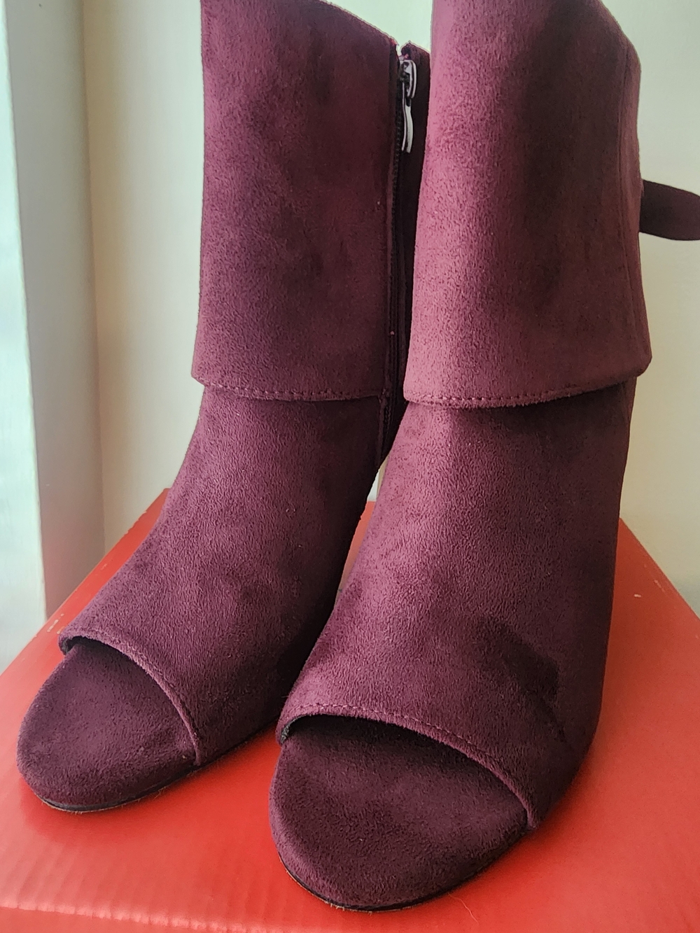 Chelsea Moreland Wine Color Open Toe Heels Womens Size 7 New With Original Box